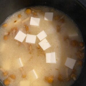 味噌汁レシピ　なめこと豆腐の味噌汁